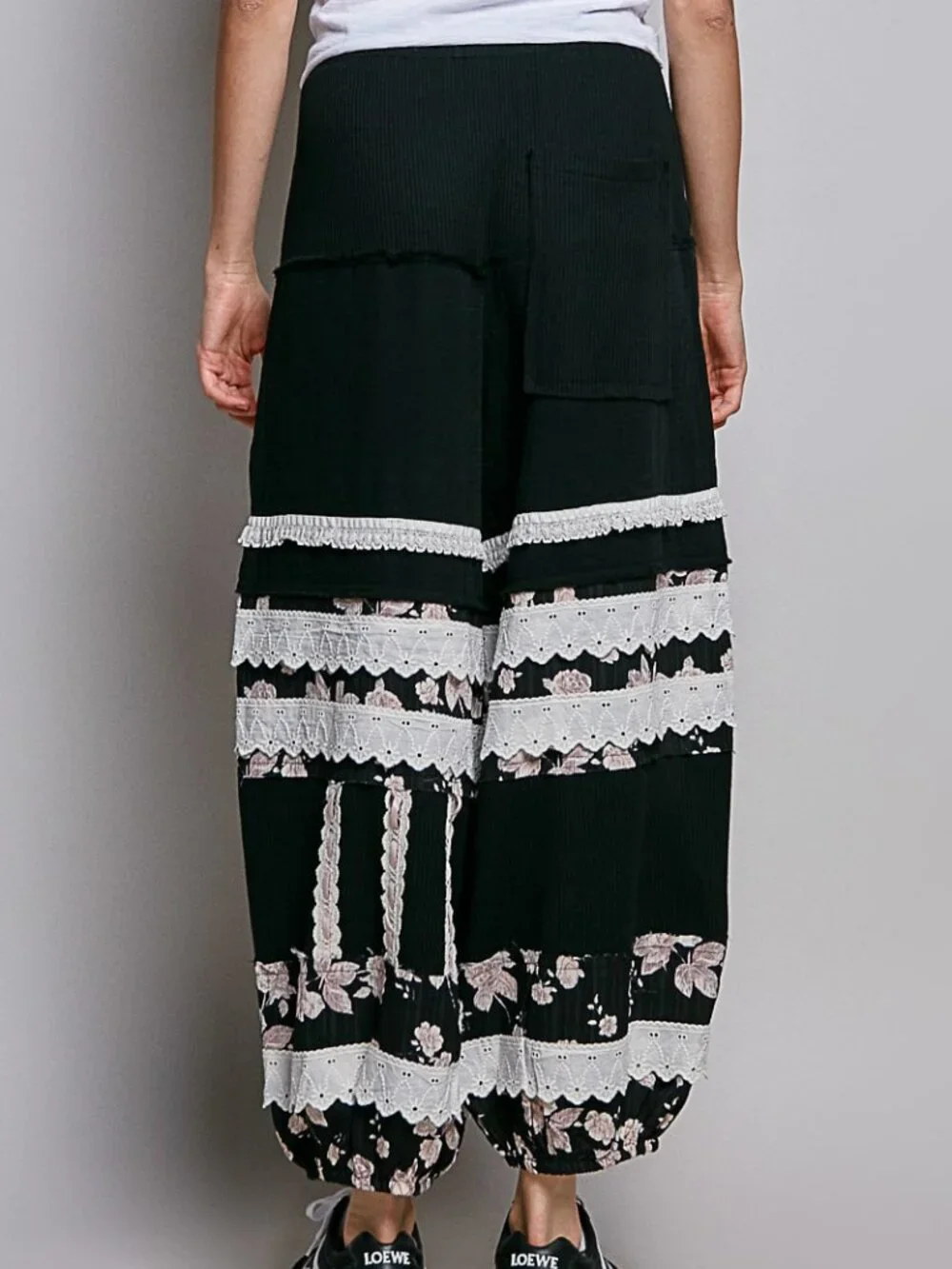 POL HIGH RISE DOUBLE GAUZE FEMININE CREAM JOGGERS-BLACK - Picture 4 of 4